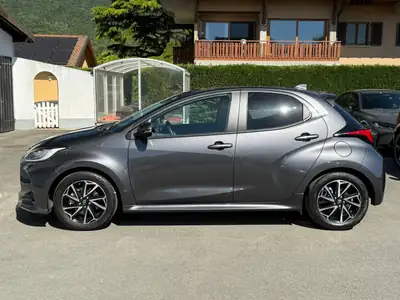 Toyota Yaris 1.5 Premium e-CVT — Hybride économe, premier propriétaire suisse — Miniatura 13