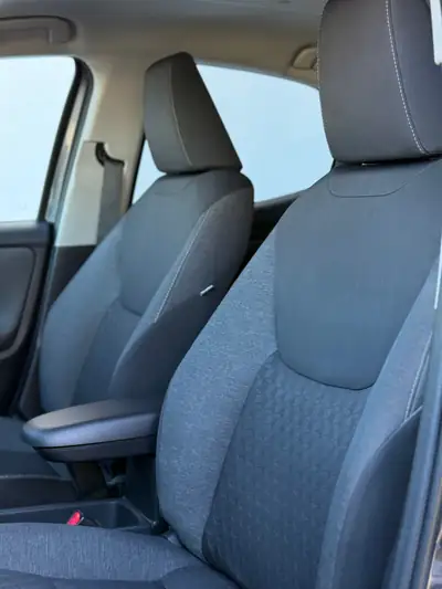 Toyota Yaris 1.5 Premium e-CVT — Hybride économe, premier propriétaire suisse — Miniatura 16