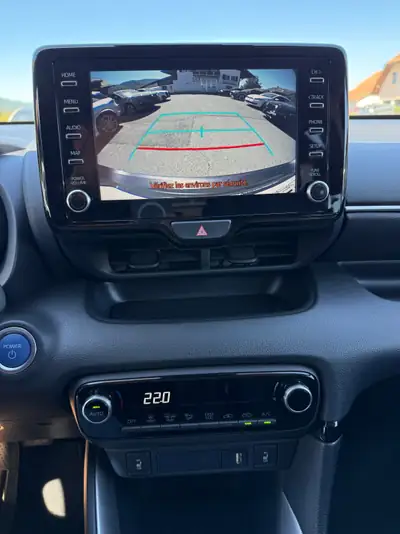 Toyota Yaris 1.5 Premium e-CVT — Hybride économe, premier propriétaire suisse — Miniatura 28