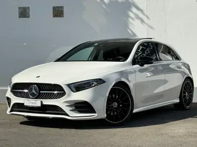 Mercedes-Benz A 200 AMG Line — Berline compacte premium, toit panoramique, entretien suivi — side view