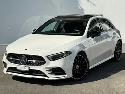 Mercedes-Benz A 200 AMG Line — Berline compacte premium, toit panoramique, entretien suivi — rear view