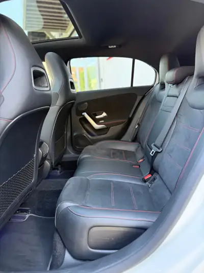 Mercedes-Benz A 200 AMG Line — Berline compacte premium, toit panoramique, entretien suivi — Thumbnail 21