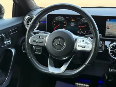 Mercedes-Benz A 200 AMG Line — Berline compacte premium, toit panoramique, entretien suivi — Thumbnail 24