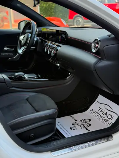 Mercedes-Benz A 200 AMG Line — Berline compacte premium, toit panoramique, entretien suivi — Thumbnail 27
