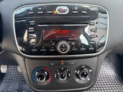 Fiat Punto 1.2 Young 2016 — Citadine fiable, climatisation, sans accident — Thumbnail 15