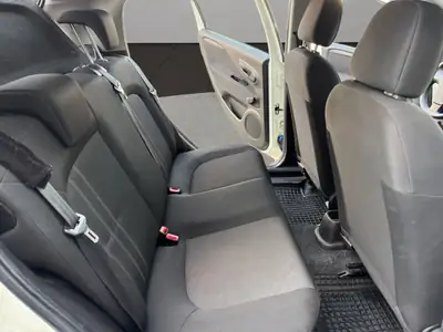 Fiat Punto 1.2 Young 2016 — Citadine fiable, climatisation, sans accident — Thumbnail 18