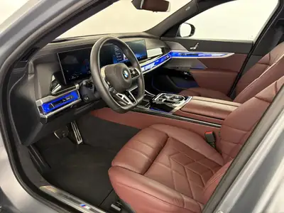 BMW 740d xDrive 48V M Sport — Berline de luxe hybride mild, premier propriétaire, kilométrage très faible — dashboard