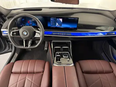 BMW 740d xDrive 48V M Sport — Berline de luxe hybride mild, premier propriétaire, kilométrage très faible — Thumbnail 7