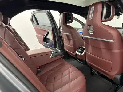 BMW 740d xDrive 48V M Sport — Berline de luxe hybride mild, premier propriétaire, kilométrage très faible — Thumbnail 10