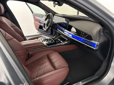 BMW 740d xDrive 48V M Sport — Berline de luxe hybride mild, premier propriétaire, kilométrage très faible — Thumbnail 12