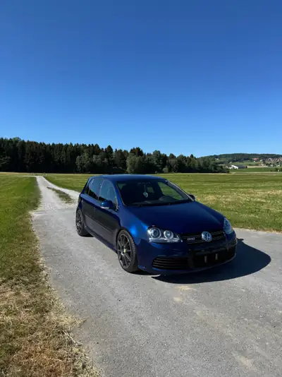 VW Golf 3.2 V6 R32 DSG 4motion — Berline sportive légendaire, 250 ch tous terrains — vista posteriore