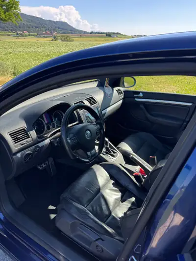 VW Golf 3.2 V6 R32 DSG 4motion — Berline sportive légendaire, 250 ch tous terrains — Miniatura 12