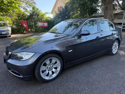 BMW 330i — Berline élégante, moteur performant, 167'000 km seulement — arrière