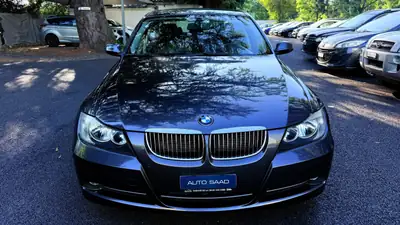 BMW 330i — Berline élégante, moteur performant, 167'000 km seulement — vue extérieure