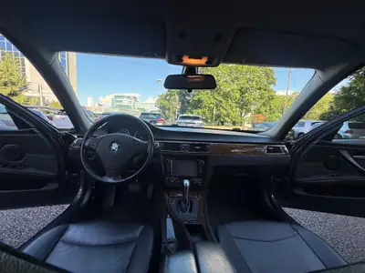 BMW 330i — Berline élégante, moteur performant, 167'000 km seulement — Miniature 9