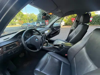 BMW 330i — Berline élégante, moteur performant, 167'000 km seulement — Miniature 10