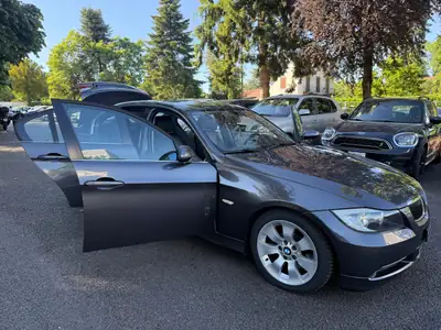 BMW 330i — Berline élégante, moteur performant, 167'000 km seulement — Miniature 11