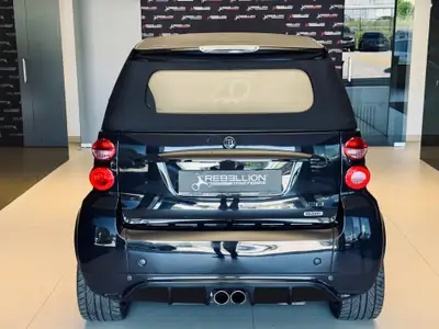 Smart Fortwo Brabus Softouch Cabriolet — Décapotable urbaine 102 ch, entretien certifié — Armaturenbrett