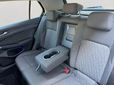 VW Golf 1.5 e-TSI mHEV Life DSG — Hybride léger performant et économe — interior