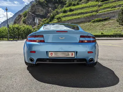 Aston Martin V8 Vantage 4.7 Sportshift — Coupé sportif britannique, 426 ch d'exception — Innenraum