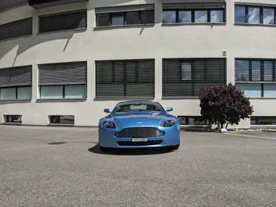 Aston Martin V8 Vantage 4.7 Sportshift — Coupé sportif britannique, 426 ch d'exception — Miniatur 7