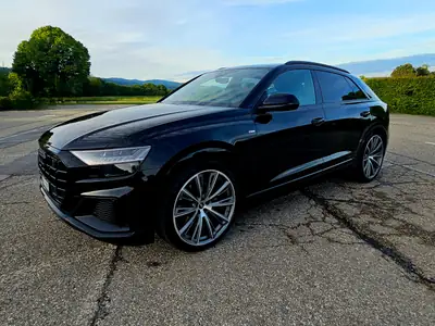 Audi Q8 50 TDI Black Edition — SUV premium diesel, équipé hivernage complet — côté