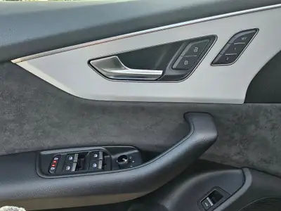 Audi Q8 50 TDI Black Edition — SUV premium diesel, équipé hivernage complet — Miniature 12