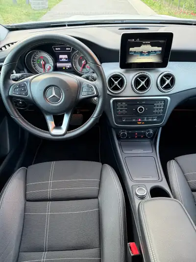 Mercedes-Benz GLA 200 Night Star — SUV compact premium, 32 500 km, première main — détail