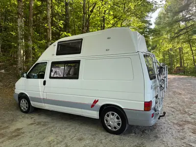 VW T4 TDI Camper Carthago — Aménagement d'usine, 4 couchages, prêt à l'aventure — vista esterna