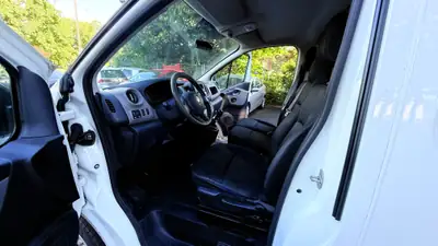 Renault Trafic 1.6 dCi 95 — Utilitaire fiable, 114'000 km, sans sinistre — Miniature 11