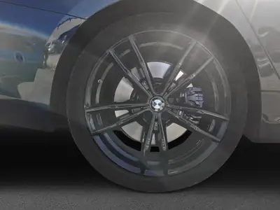 BMW 330i Touring xDrive — Berline sportive 5-portes, 102 000 km seulement — tableau de bord