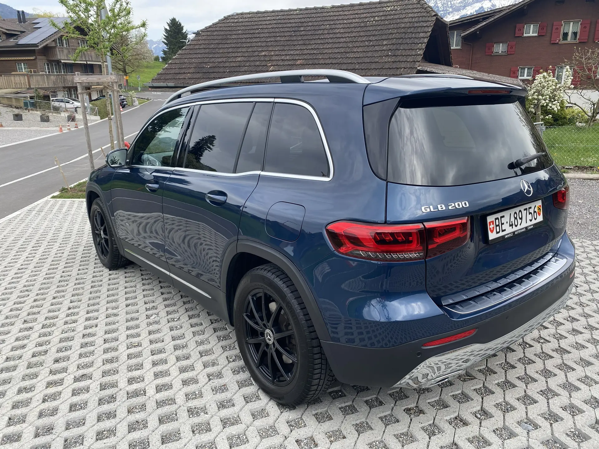 Mercedes-Benz GLB 200 Progressive 7-Places — SUV spacieux, motorisation essence fiable — vue extérieure