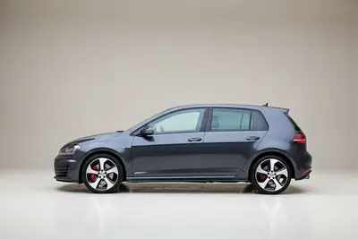 VW Golf 2.0 TSI GTI Performance — 230 ch dynamiques, entretien certifié — Seitenansicht