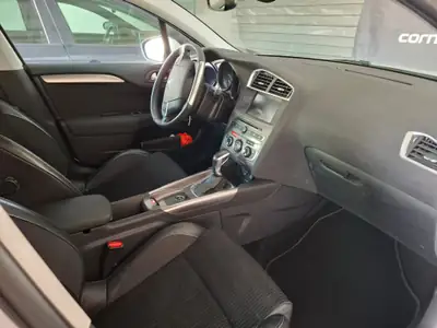 Citroën C4 1.2 PureTech Shine — Berline élégante, faible consommation et entretien réduit — Armaturenbrett