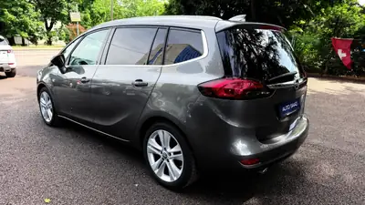 Opel Zafira 1.6 Turbo 170 ch — Monospace 7 places automatique, entretien régulier — tableau de bord