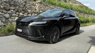 Lexus RX 450h+ Excellence — SUV hybride rechargeable, 44 800 km seulement — vue extérieure