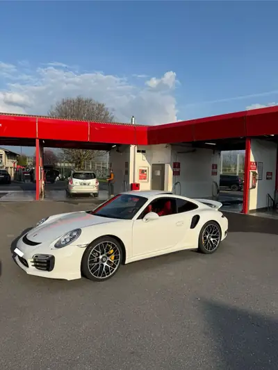 Porsche 911 Turbo S 3.8 — 560 ch, origine UAE, sans sinistre — vue extérieure