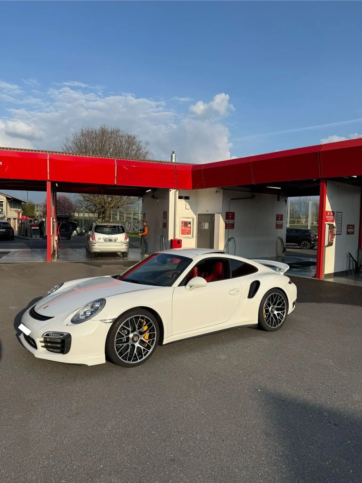 Porsche 911 Turbo S 3.8 — 560 ch, origine UAE, sans sinistre