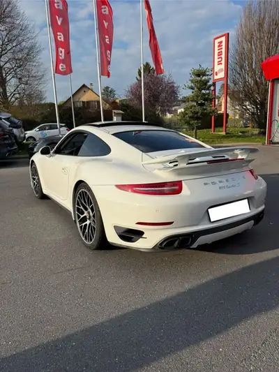 Porsche 911 Turbo S 3.8 — 560 ch, origine UAE, sans sinistre — intérieur