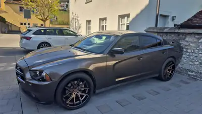 Dodge Charger R/T 2011 — Muscle car légendaire, 375 ch et transmission automatique — arrière