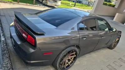 Dodge Charger R/T 2011 — Muscle car légendaire, 375 ch et transmission automatique — détail