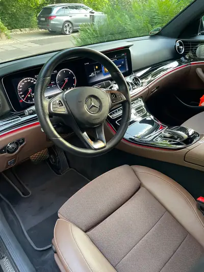 Mercedes-Benz E 220 Avantgarde 4-Matic — Break diesel performant, 4WD et équipements premium — Detail