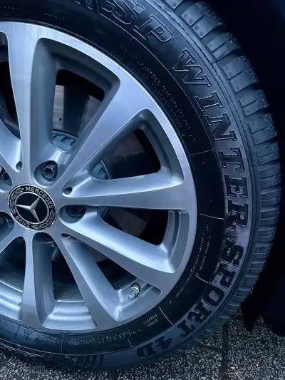 Mercedes-Benz E 220 Avantgarde 4-Matic — Break diesel performant, 4WD et équipements premium — Miniatur 20