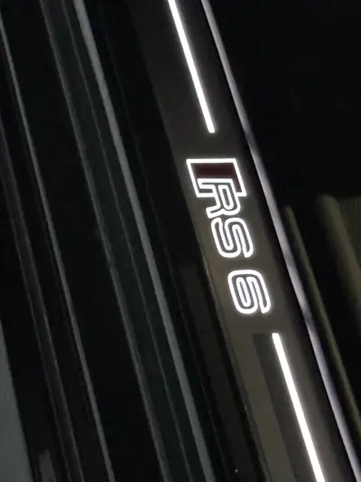 Audi RS6 Avant 4.0 V8 TFSI — 599 ch, Quattro intégral et pneus hiver inclus — vista esterna