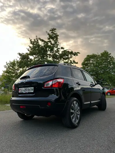 Nissan Qashqai 2.0 dCi 360 4x4 — SUV robuste, transmission automatique, traction intégrale — tableau de bord