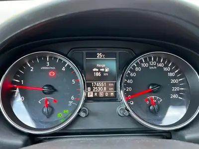 Nissan Qashqai 2.0 dCi 360 4x4 — SUV robuste, transmission automatique, traction intégrale — Miniature 8