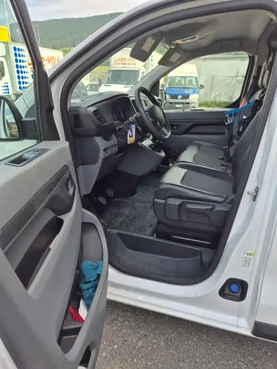 Citroën Jumpy 2.0 BlueHDi 120 — Utilitaire fiable, entretien récent et attelage — Miniatura 8