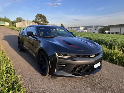 Chevrolet Camaro 6.2 V8 50th Anniversary — Muscle car légendaire, 453 ch purs — vista esterna