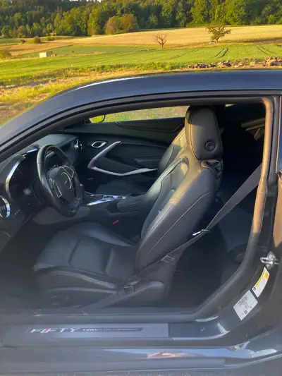 Chevrolet Camaro 6.2 V8 50th Anniversary — Muscle car légendaire, 453 ch purs — dettaglio