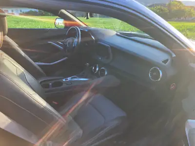 Chevrolet Camaro 6.2 V8 50th Anniversary — Muscle car légendaire, 453 ch purs — cruscotto